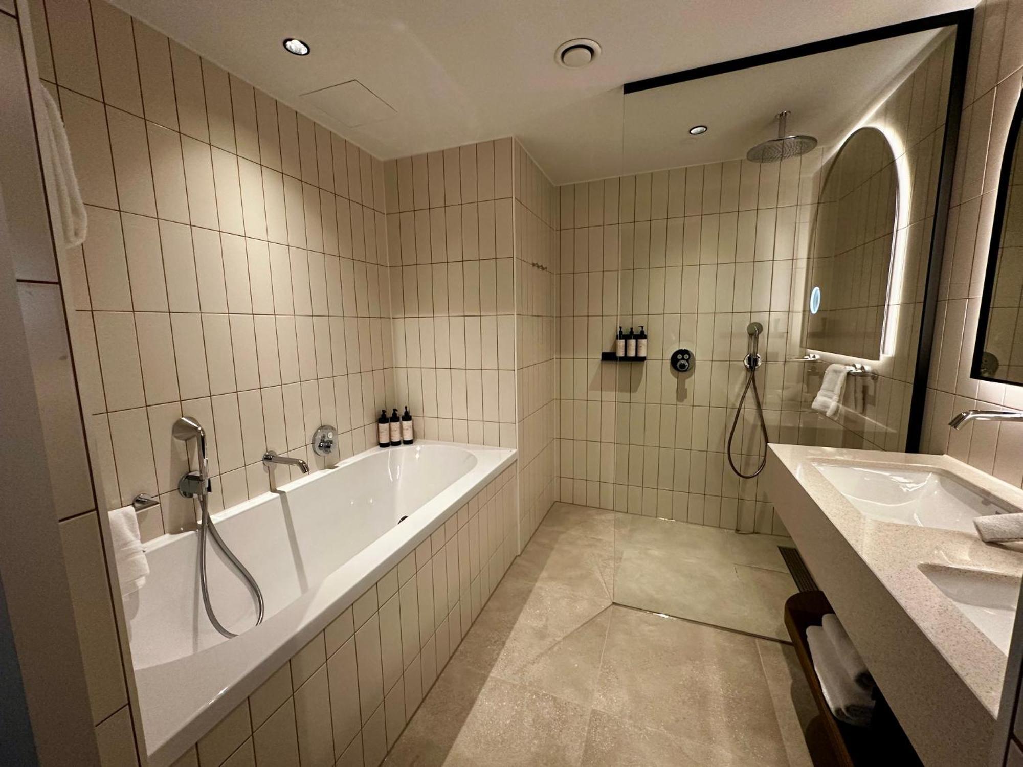 Van Der Valk Hotel Park Lane Antwerpen Exterior photo